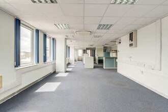 Kettering Ter, Portsmouth for lease Interior Photo- Image 2 of 15