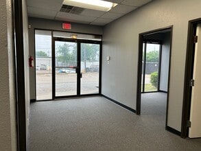 2734 W Kingsley Rd, Garland, TX for lease Interior Photo- Image 2 of 6