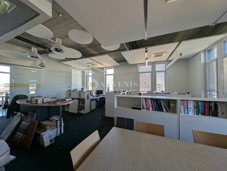 Office in Strasbourg for lease - Interior Photo - Image 1 of 9