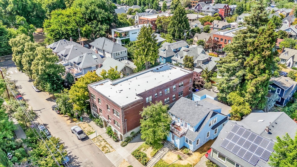 2455 NW Quimby St, Portland, OR for sale - Building Photo - Image 2 of 17