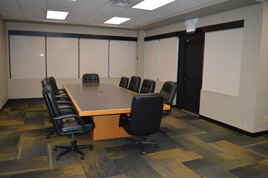 7633 50th St, Edmonton, AB à louer - Photo intérieure - Image 2 de 4