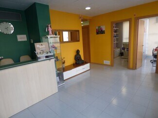 Plus de détails pour Multi-résidentiel à vendre