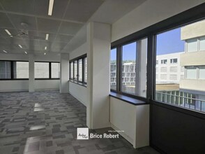 Retail in Lyon for lease Interior Photo- Image 1 of 3