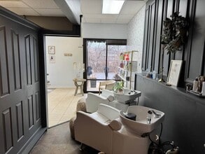 262 N Phelps Ave, Rockford, IL for lease Interior Photo- Image 2 of 10