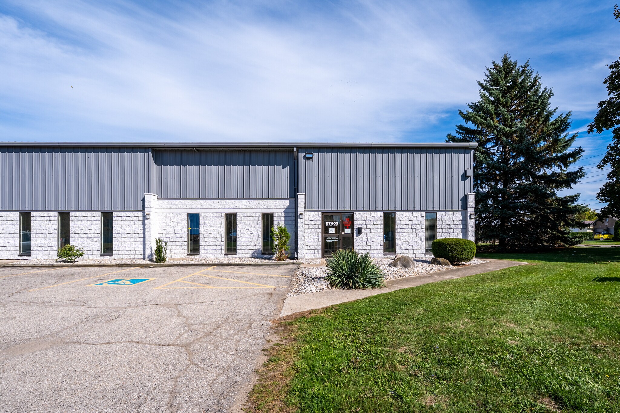 576 Elgin St, Brantford, ON for lease Interior Photo- Image 1 of 8