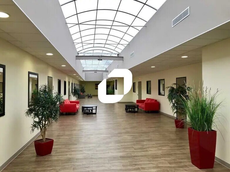 Office in Bezons for lease - Lobby - Image 2 of 6