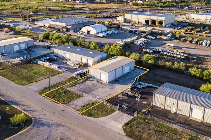 5291 Industrial Way, Buda, TX for lease - Building Photo - Image 1 of 7