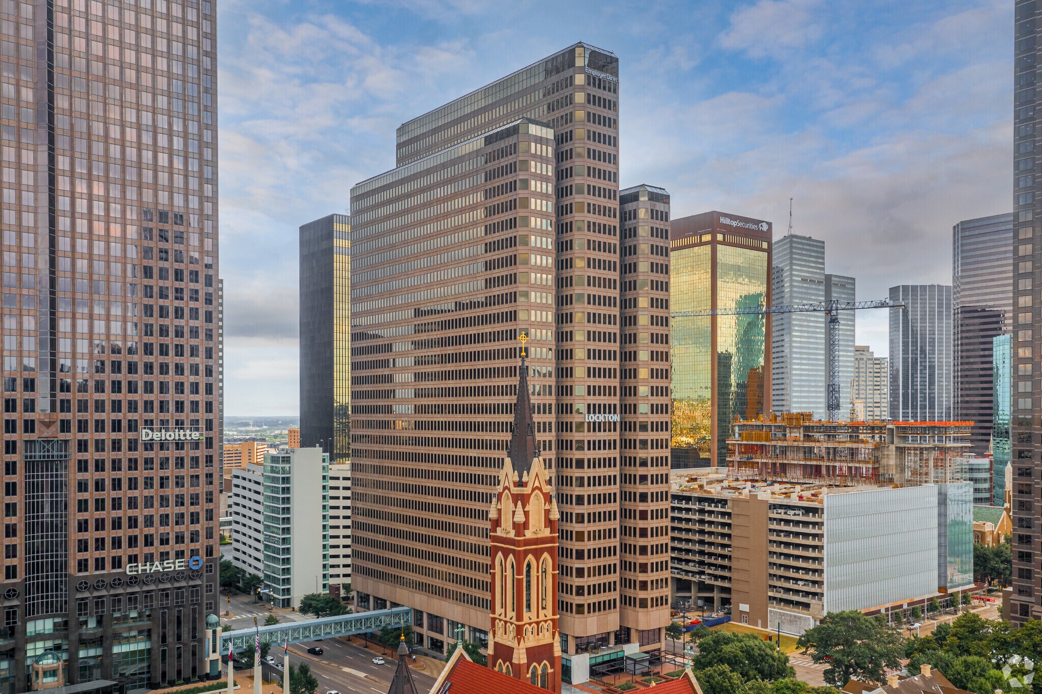2100 Ross Ave, Dallas, TX à louer Photo du bâtiment- Image 1 de 12