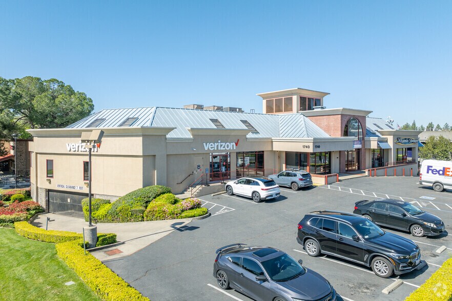 1740 Arden Way, Sacramento, CA à louer - Photo principale - Image 2 de 8