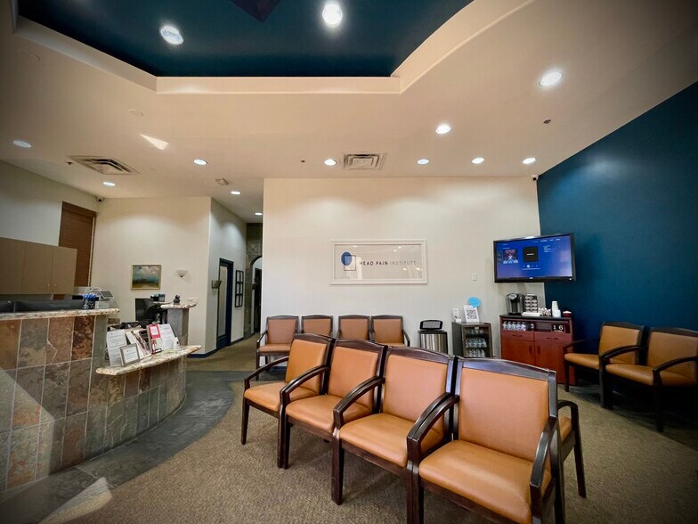 9481 E Ironwood Square Dr, Scottsdale, AZ à vendre - Hall d’entrée - Image 2 de 4