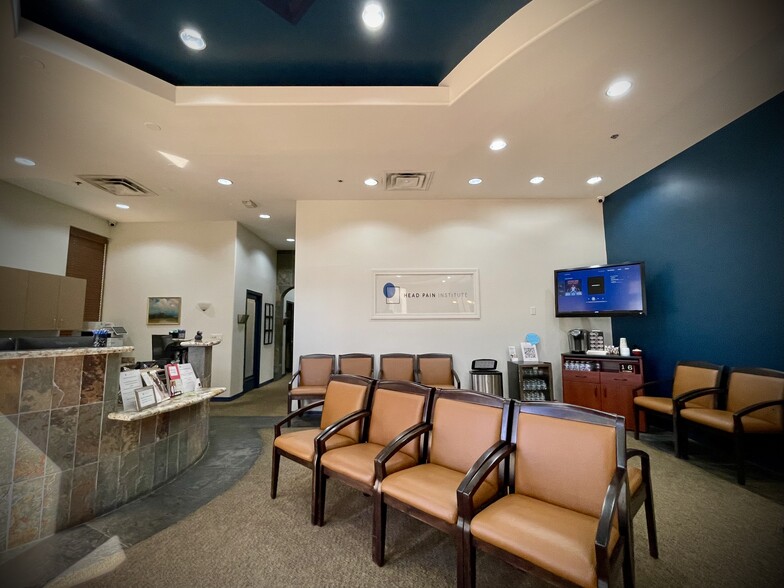 9481 E Ironwood Square Dr, Scottsdale, AZ for sale - Lobby - Image 2 of 4