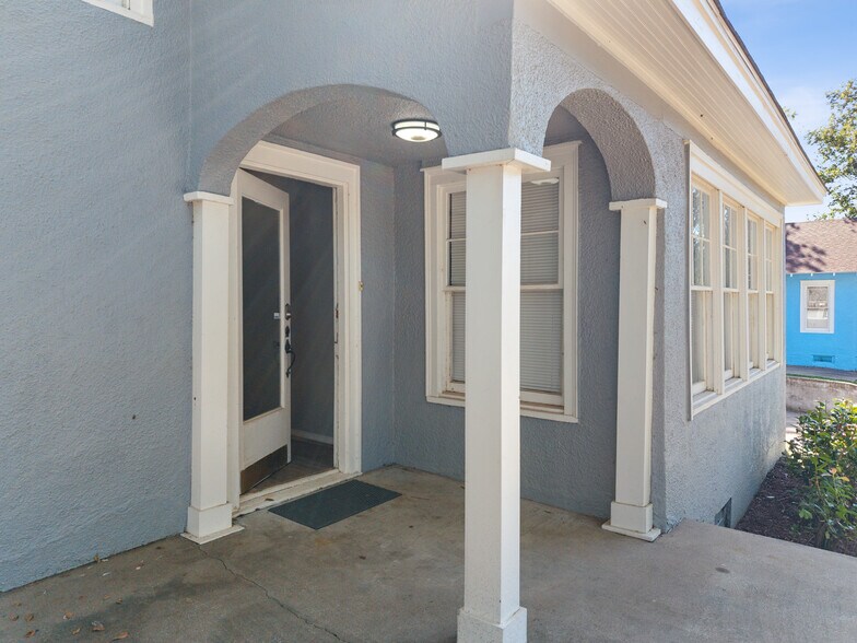 1703 S Quaker Ave, Tulsa, OK à vendre - Photo du bâtiment - Image 2 de 40