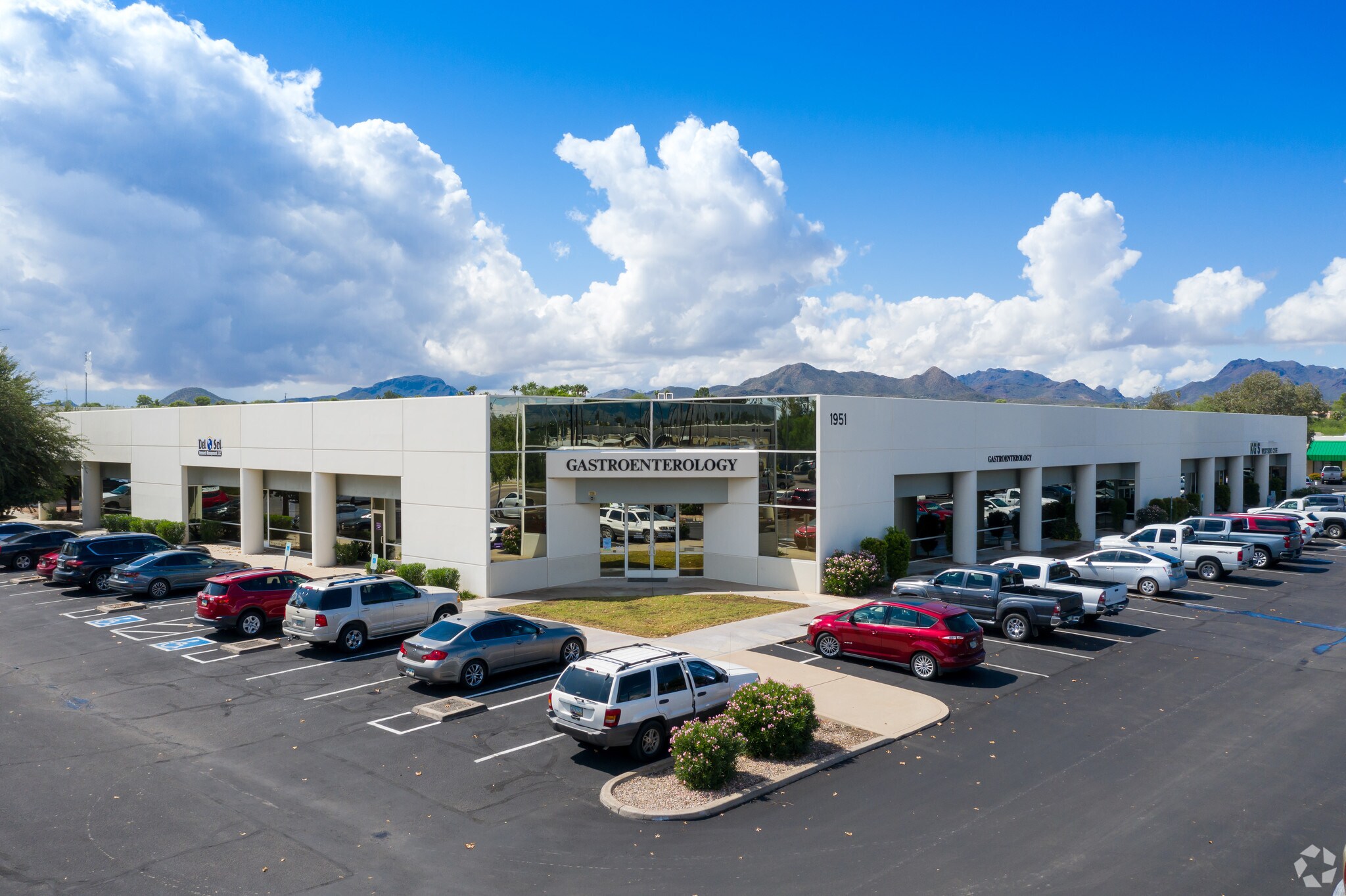 1951 W Grant Rd, Tucson, AZ for lease Primary Photo- Image 1 of 5