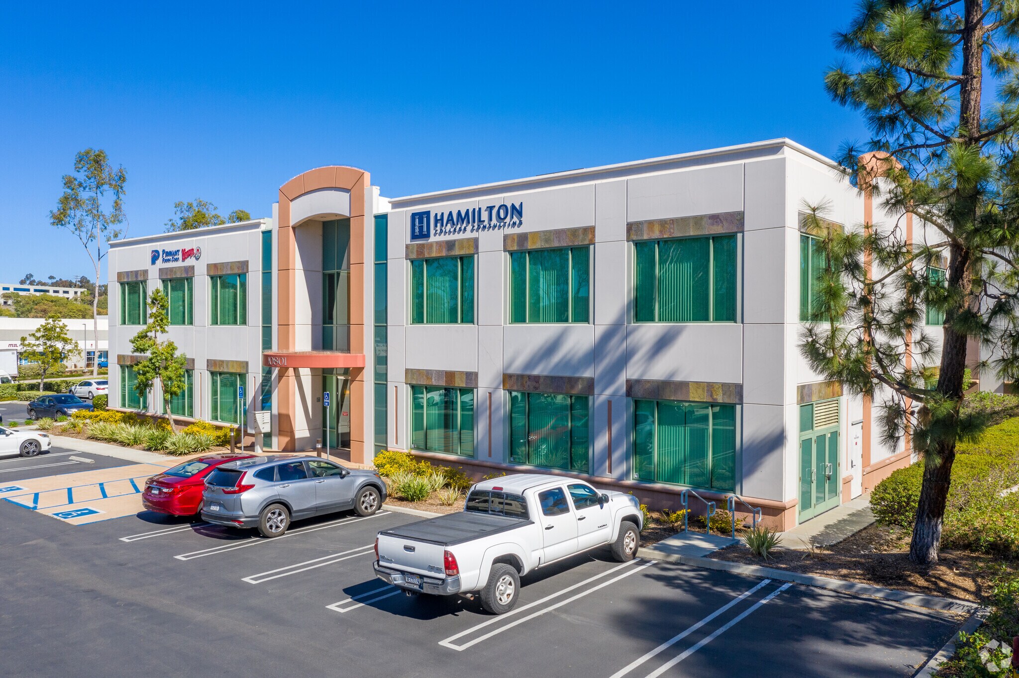 10801 Thornmint Rd, San Diego, CA à louer Photo du bâtiment- Image 1 de 9