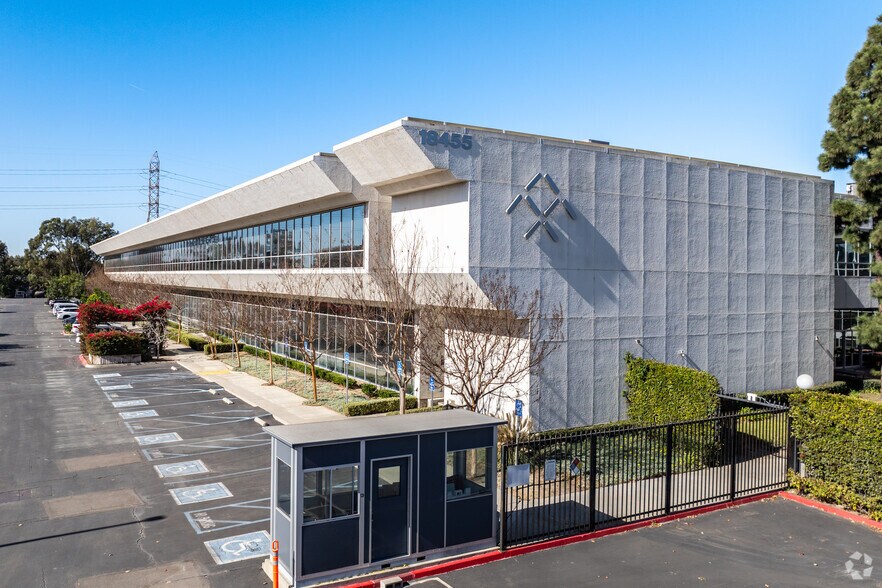 18455 S Figueroa St, Gardena, CA à louer - Photo principale - Image 2 de 7