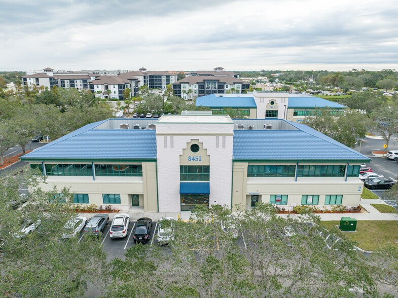 2401 University Pky, Sarasota, FL à louer - Photo du bâtiment - Image 3 de 9