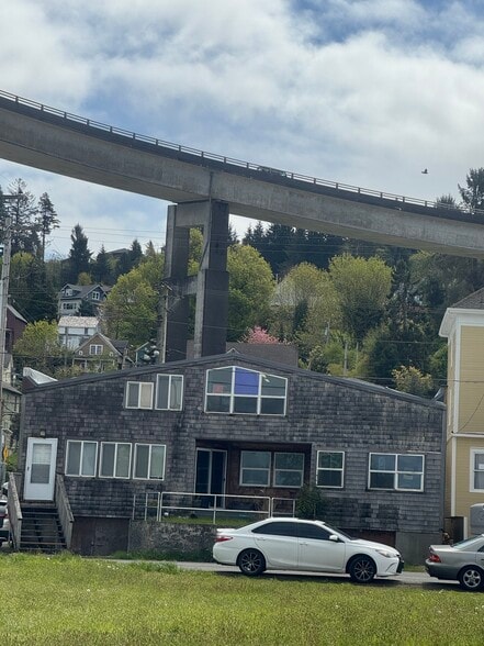 264 W Marine Dr, Astoria, OR for sale - Building Photo - Image 3 of 12