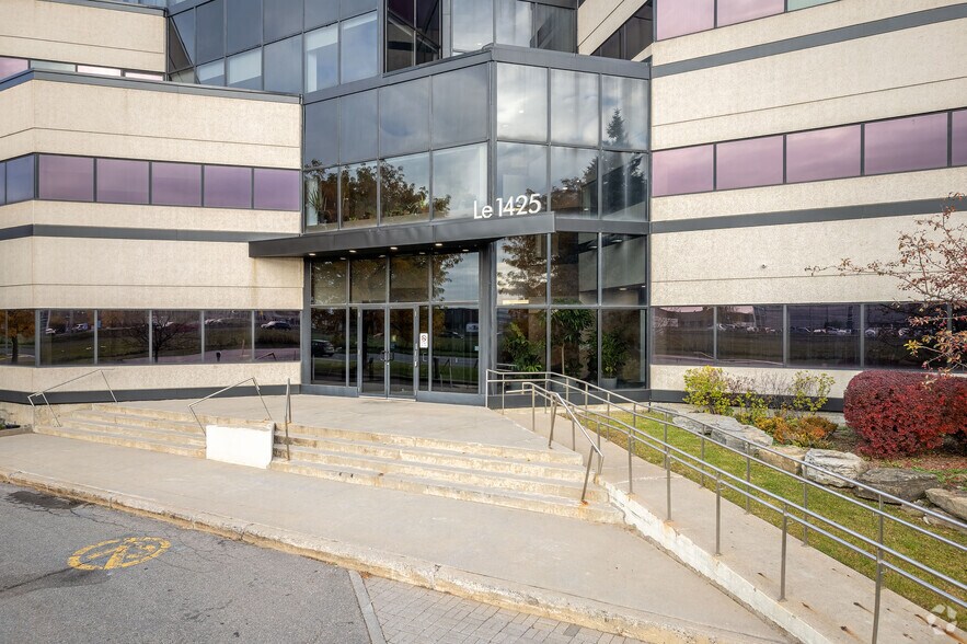 1425 Rte Transcanadienne, Dorval, QC à louer - Photo du bâtiment - Image 3 de 14