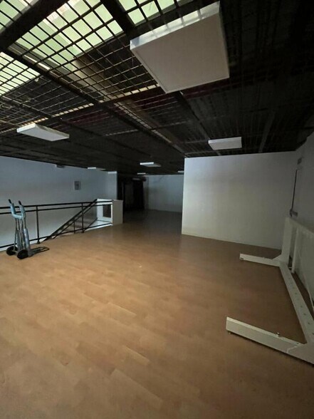 Retail in Boissise-le-Roi for lease - Interior Photo - Image 3 of 4