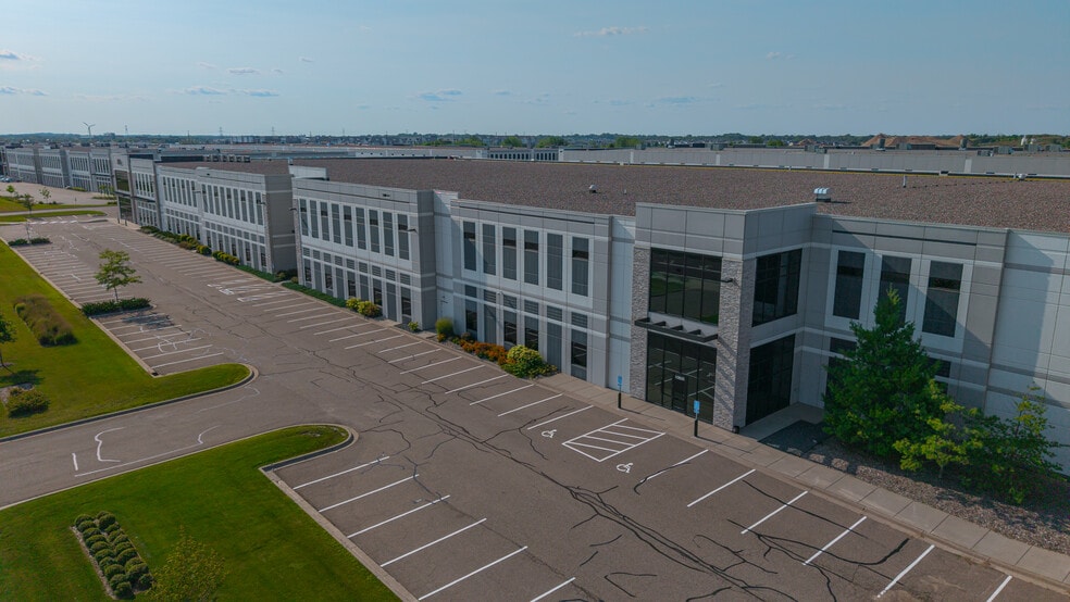 10501 Elm Creek Blvd N, Maple Grove, MN for lease - Building Photo - Image 2 of 9