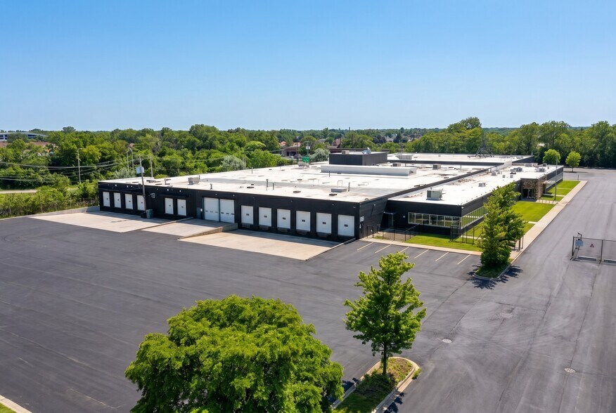 825 E 99th St, Chicago, IL for lease - Building Photo - Image 1 of 3