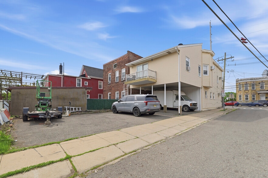 598 Van Houten Ave, Clifton, NJ for sale - Building Photo - Image 3 of 29