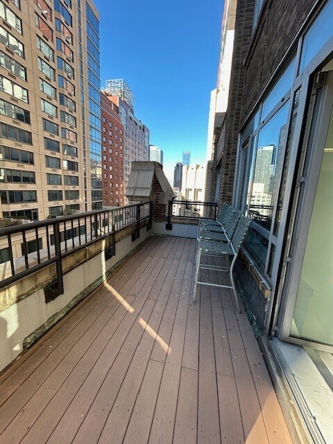 323 W 39th St, New York, NY for lease Building Photo- Image 1 of 15
