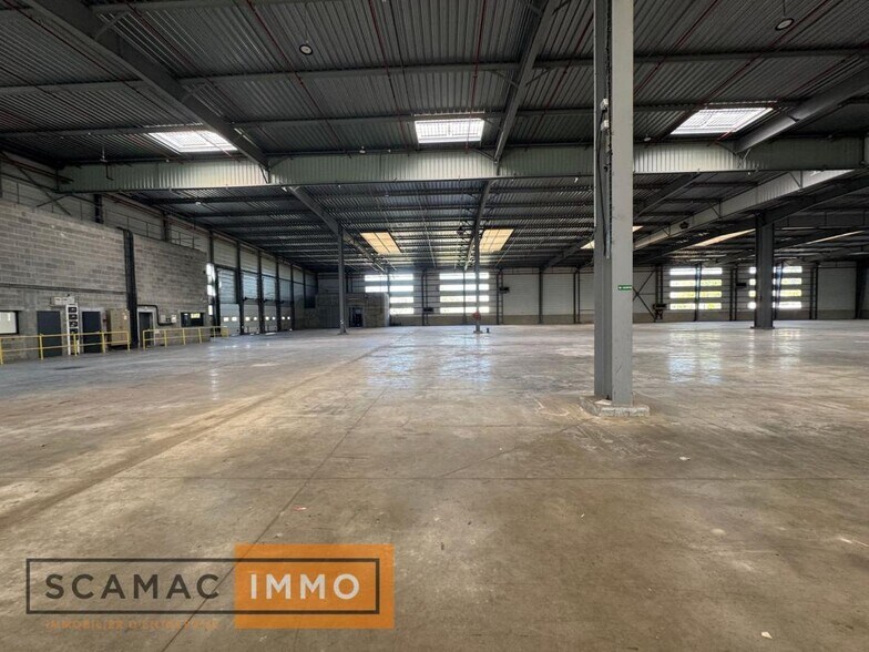 Industrial in Saint-Michel-sur-Orge for lease - Building Photo - Image 3 of 16