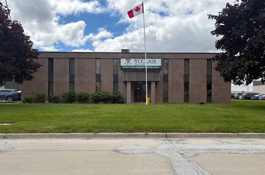 3403 St Etienne Blvd, Windsor, ON à vendre - Photo principale - Image 1 de 1