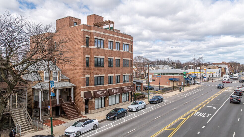 3540 N Ashland Ave, Chicago, IL à louer - Photo du bâtiment - Image 3 de 10