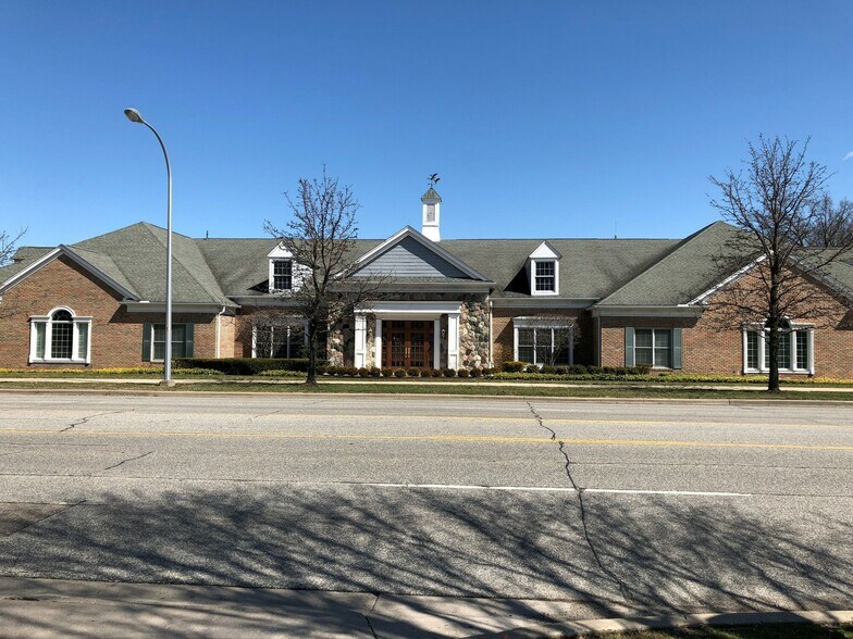 21420 Greater Mack Ave, Saint Clair Shores, MI à louer - Photo du bâtiment - Image 2 de 6