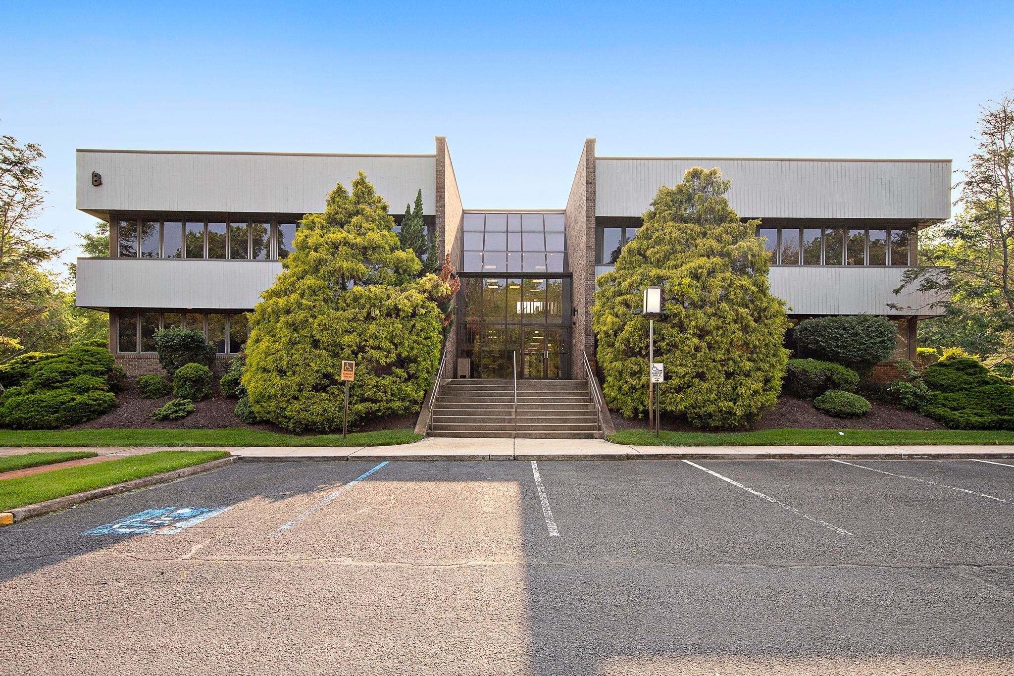 257 Monmouth Rd, Oakhurst, NJ for sale Primary Photo- Image 1 of 8