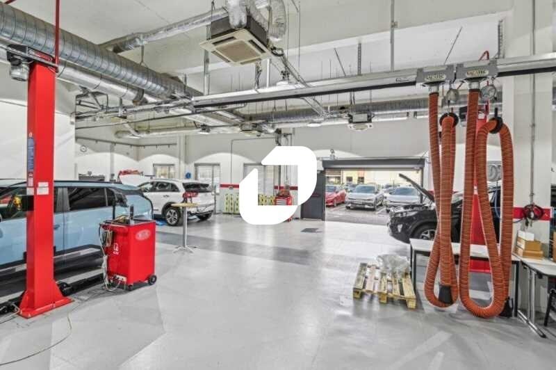 Office in Nanterre for lease - Building Photo - Image 3 of 12