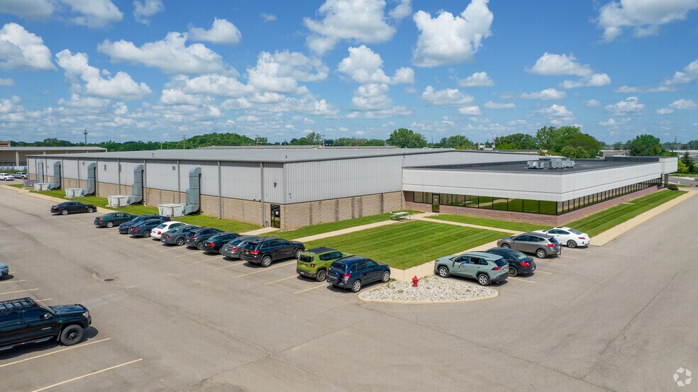 5858 Enterprise Dr, Lansing, MI à vendre - Photo du bâtiment - Image 2 de 3