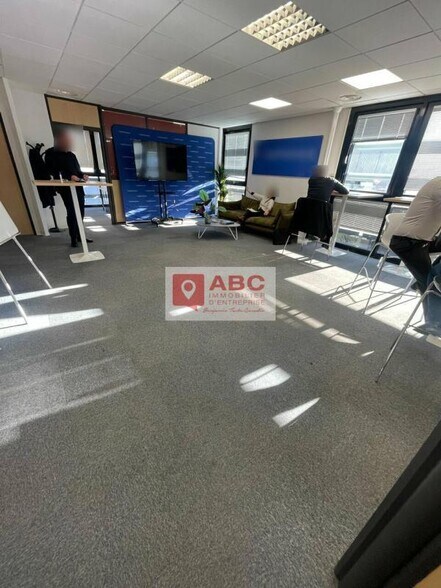 Office in Lattes for lease - Interior Photo - Image 1 of 6