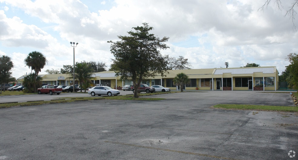 7601-7625 Davie Road Ext, Hollywood, FL for lease - Building Photo - Image 3 of 15