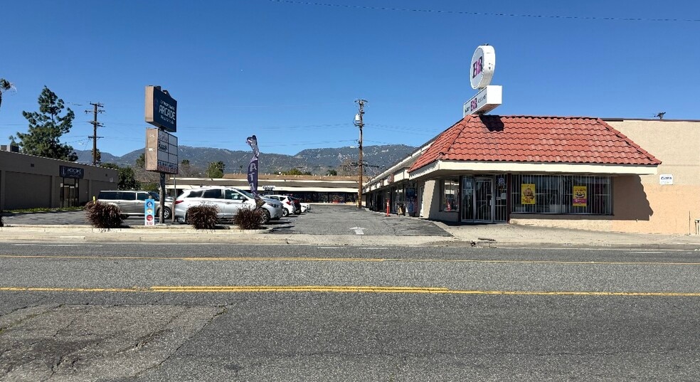 200-216 E Highland Ave, San Bernardino, CA à louer - Photo principale - Image 2 de 31