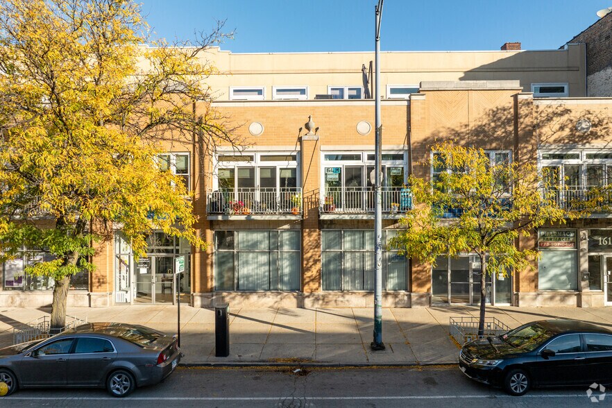 1626 W Montrose Ave, Chicago, IL à louer - Photo du bâtiment - Image 1 de 2