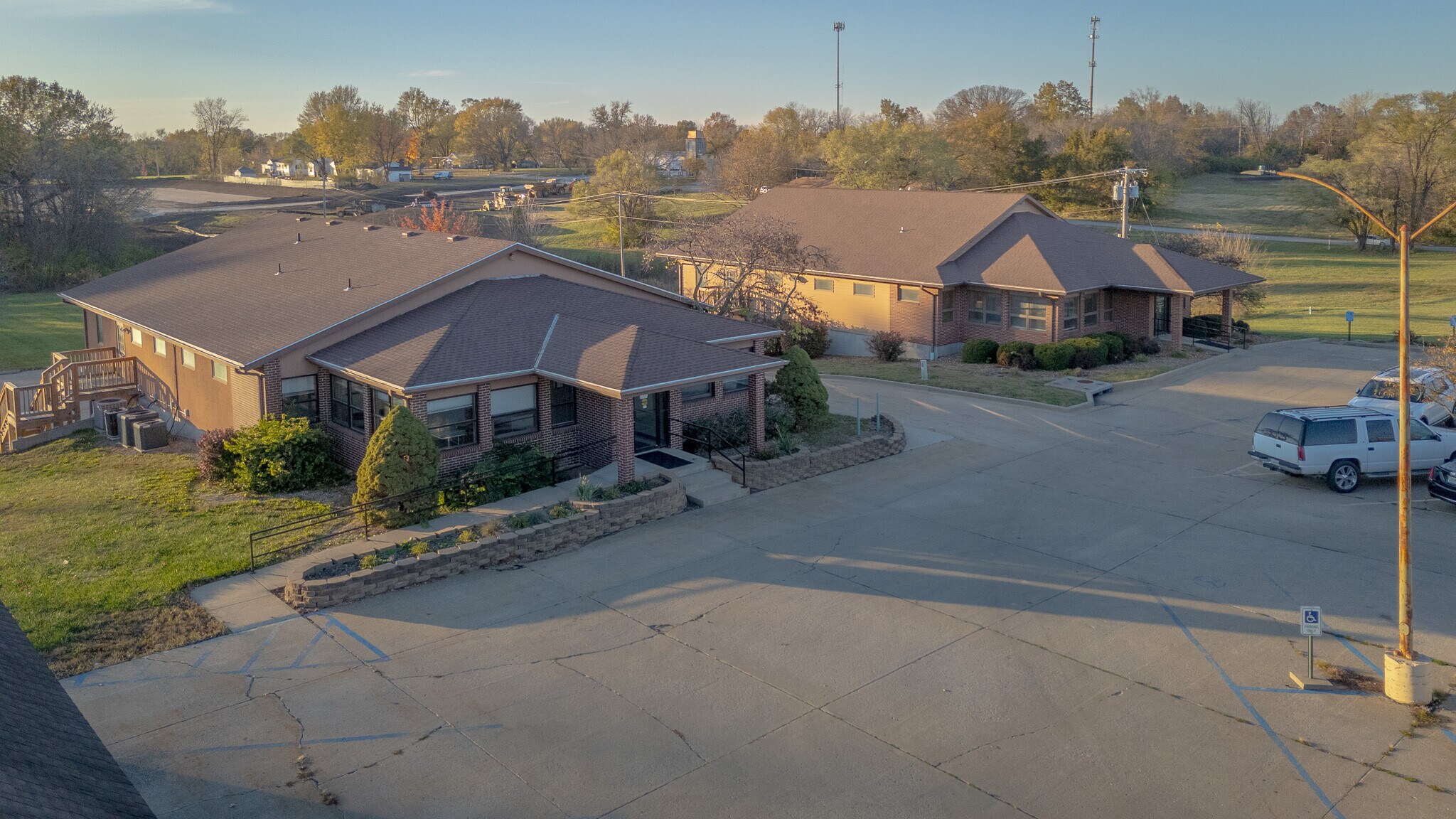 1006 N Jesse James Rd, Excelsior Springs, MO à vendre Photo principale- Image 1 de 1