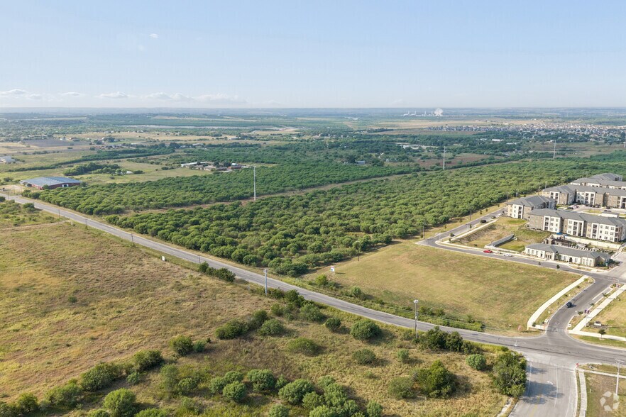 Center Point Rd, San Marcos, TX à vendre - Photo du bâtiment - Image 3 de 13