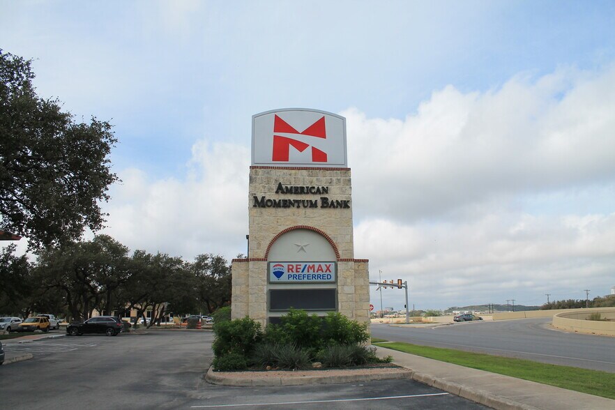 2526 N Loop 1604, San Antonio, TX à louer - Photo du bâtiment - Image 3 de 10