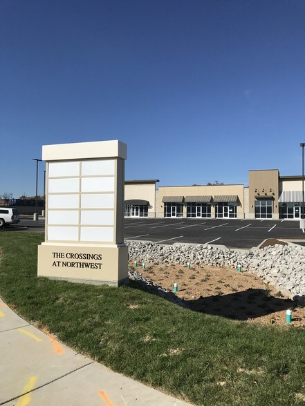 985-993 Northwest Plz, Saint Ann, MO for lease - Building Photo - Image 2 of 3