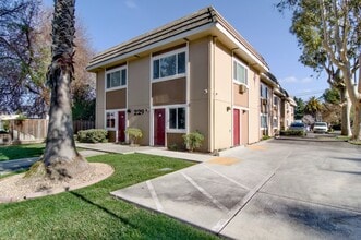 229 Polaris Ave, Mountain View, CA à louer Photo du bâtiment- Image 1 de 6