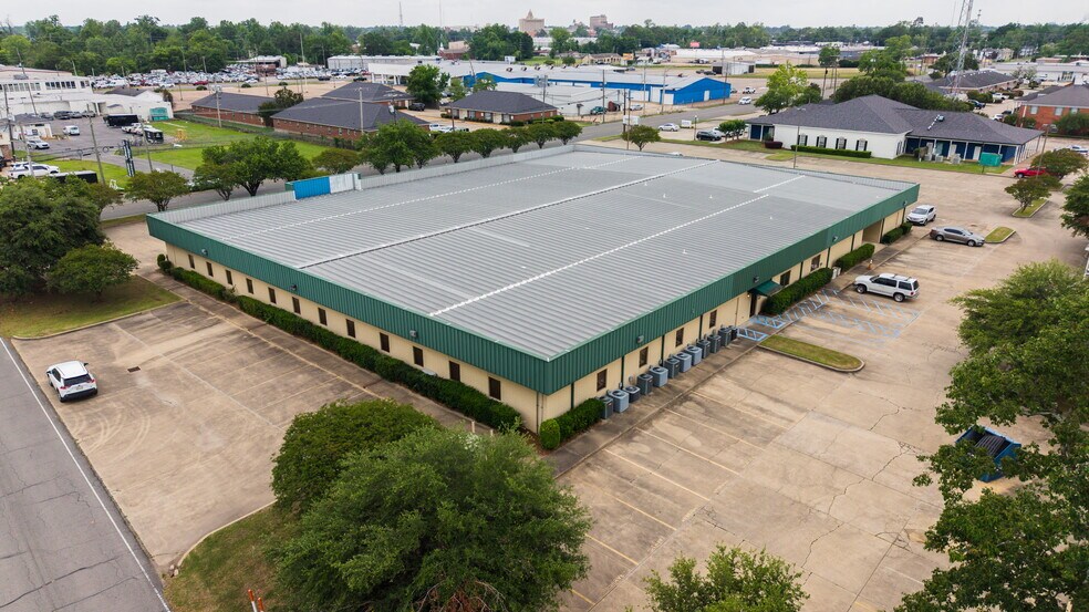 1301 Hudson Ln, Monroe, LA à vendre - Photo du bâtiment - Image 3 de 24