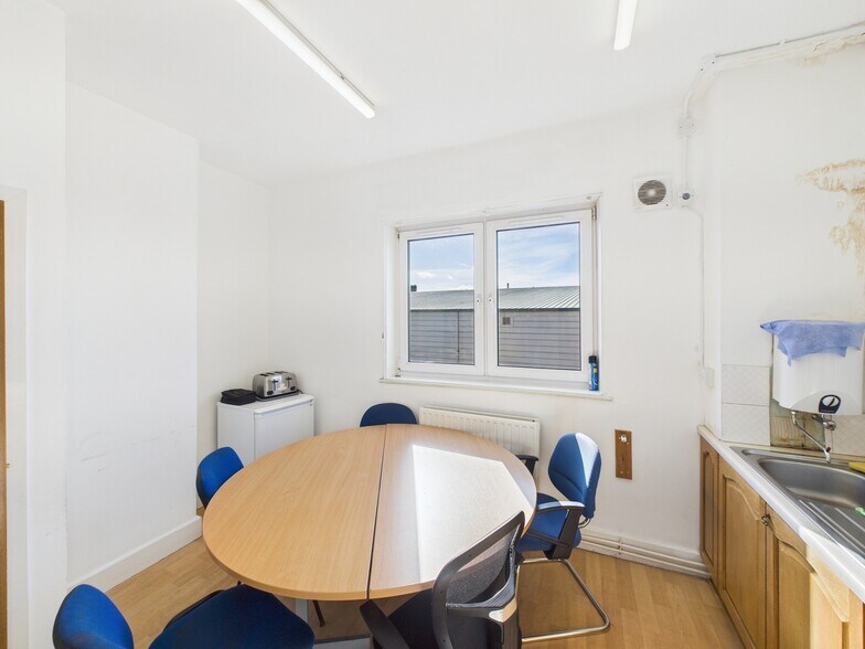 26 Foundry Ln, Dundee à louer - Photo du bâtiment - Image 3 de 5