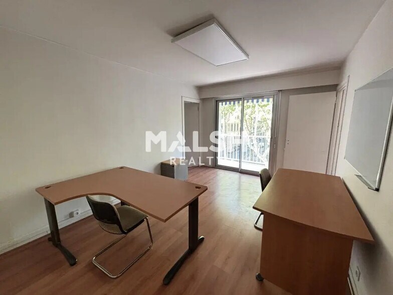 Office in Lyon for lease - Interior Photo - Image 3 of 11