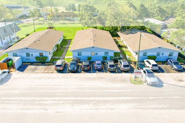 Plus de détails pour 707-715 SW 5th St, Dania Beach, FL - Multi-résidentiel à vendre