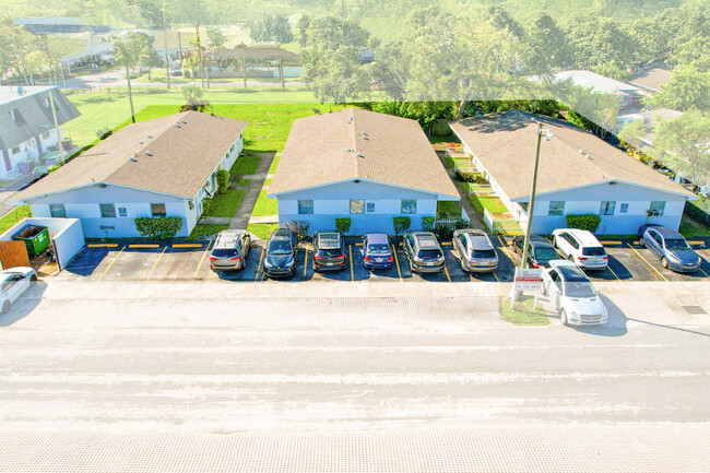 More details for 707-715 SW 5th St, Dania Beach, FL - Multifamily for Sale