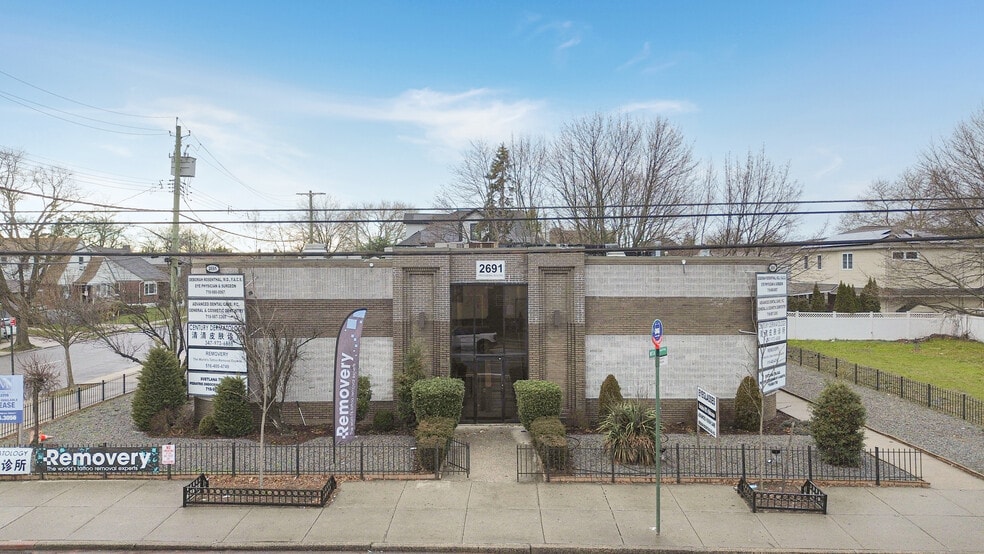 2691 Hylan Blvd, Staten Island, NY à louer - Photo du bâtiment - Image 3 de 7