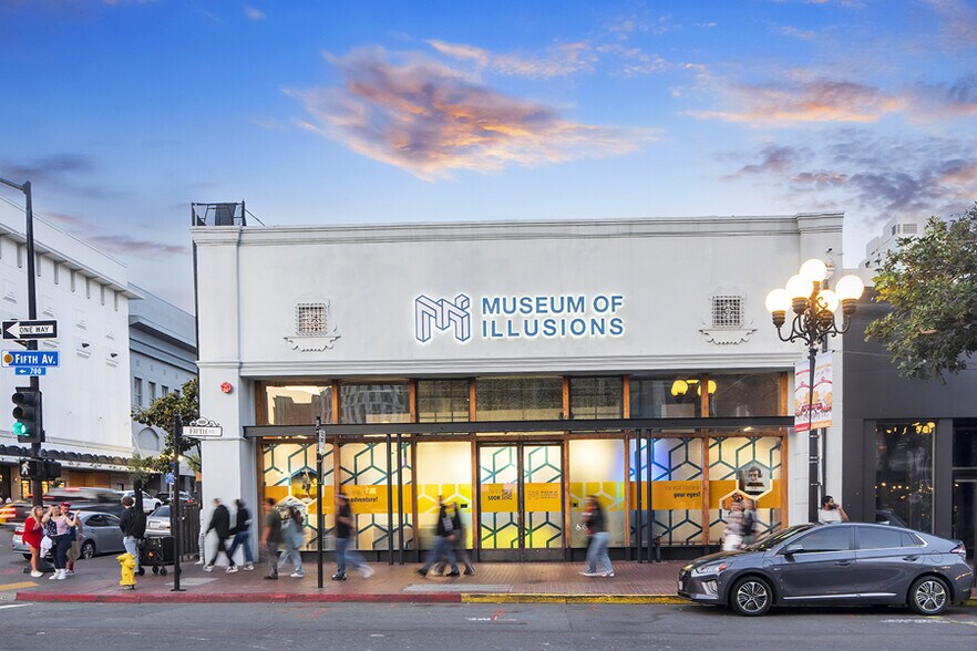 Urban Collective portefeuille de 3 propriétés à vendre sur LoopNet.ca - Photo du bâtiment - Image 2 de 6